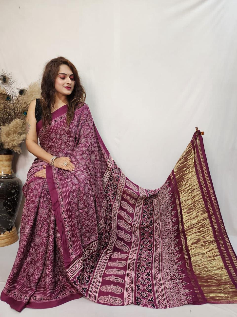 Most Trending Gaji Silk With Bandhej Print Saree - Image 11