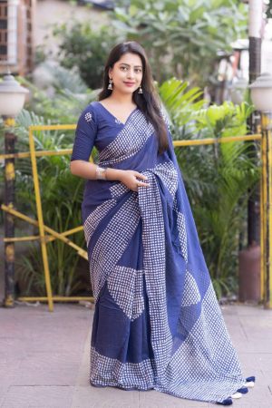 Best Quality Beautiful Chanderi Cotton with Batik Print & Cotton Tassels on Pallu Saree-Blouse Set